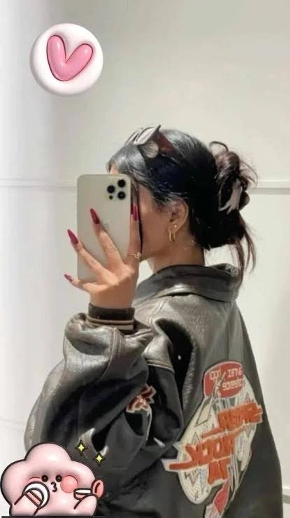 Baddie Mirror Selfie PFP Baddie Mirror Selfie PFP